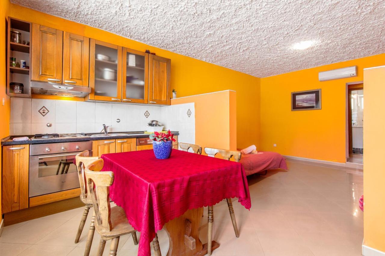 Apartment Sparadici 10015B Grebastica Bagian luar foto